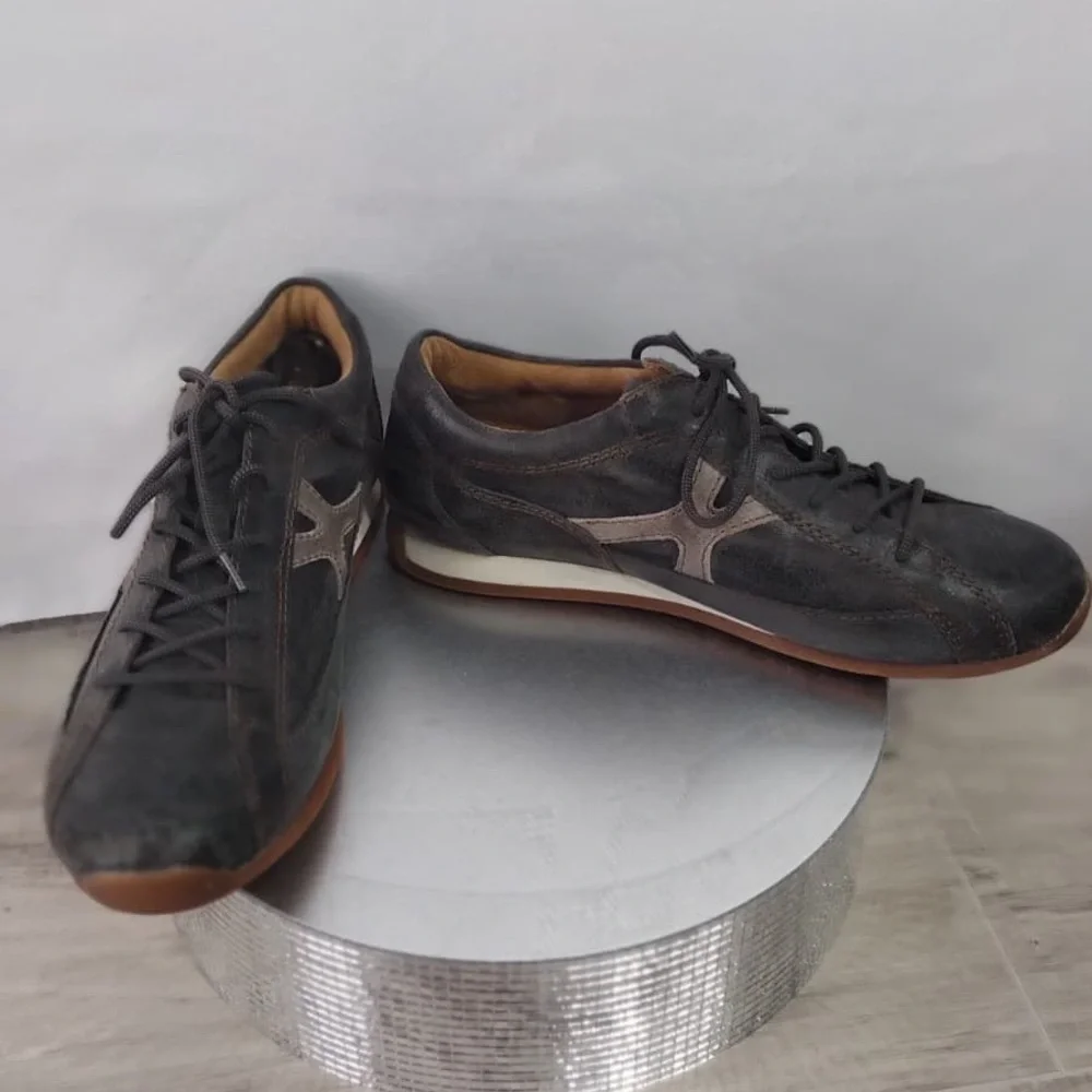 Born Men's Black and Brown Casual Shoes size 9.5 pre owned Exellent good cond